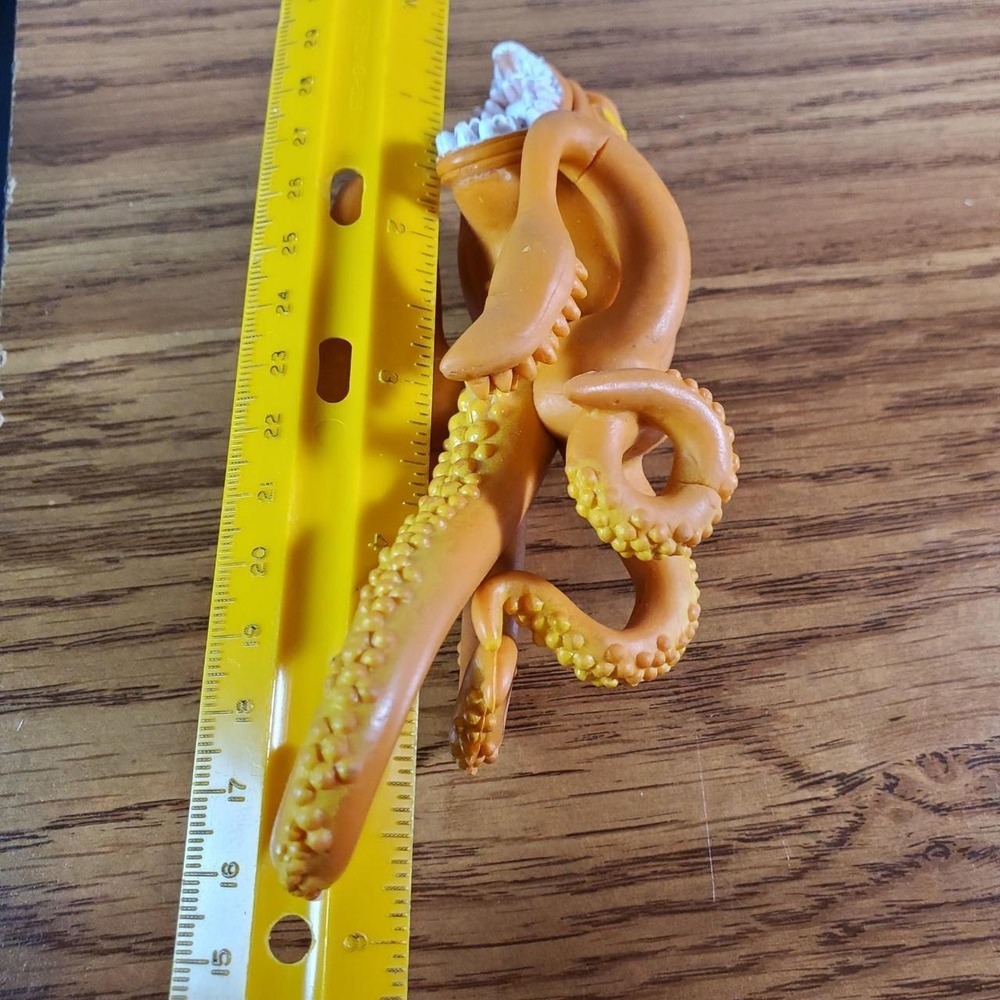 2015 Dave And Busters Kraken Sea Monster Isle Punches Orange Squid Figure Toy - Picture 5 of 5